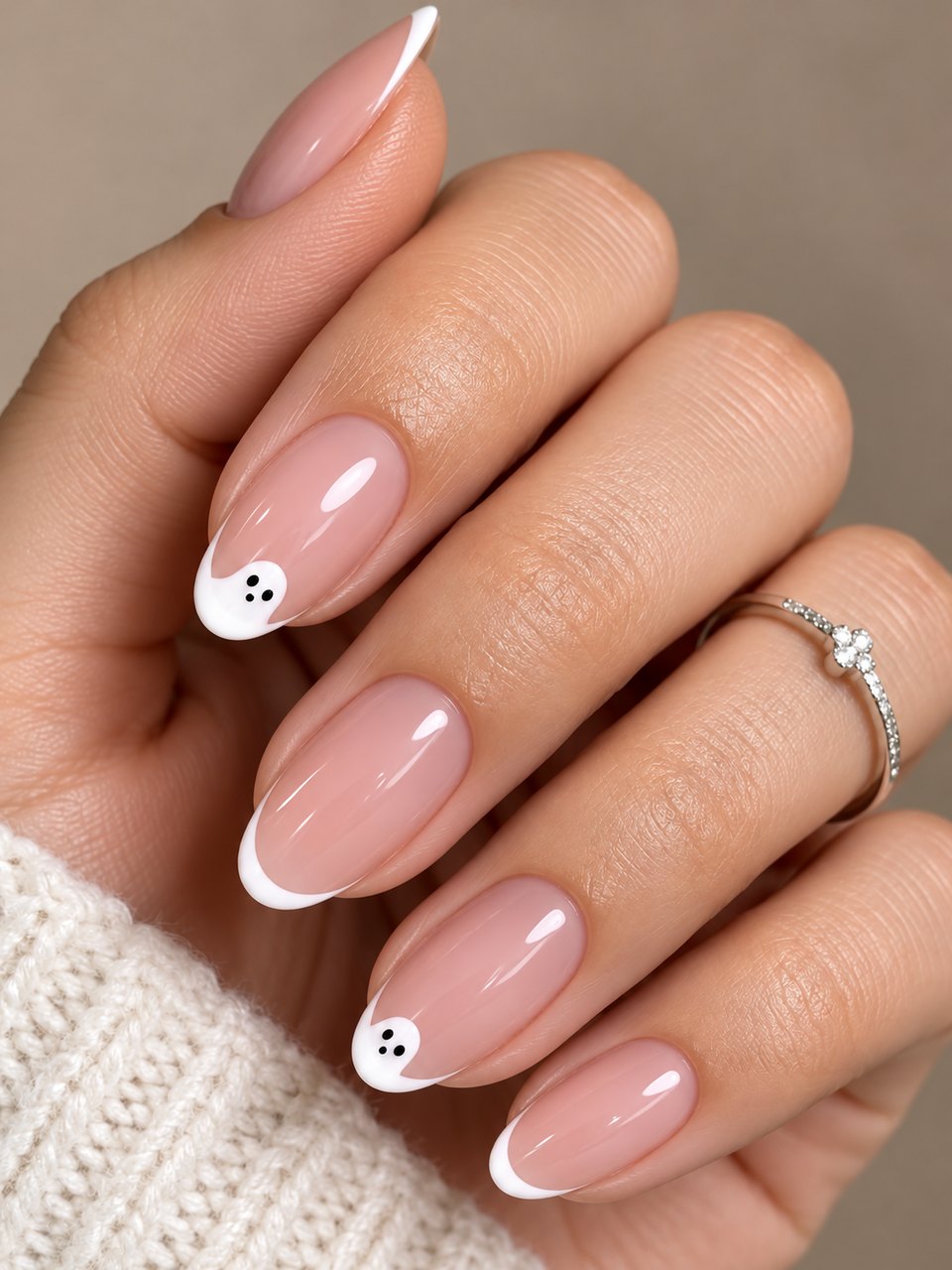 Nude French with little ghosts